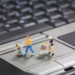 concepto-en-línea-que-hace-compras-3382440